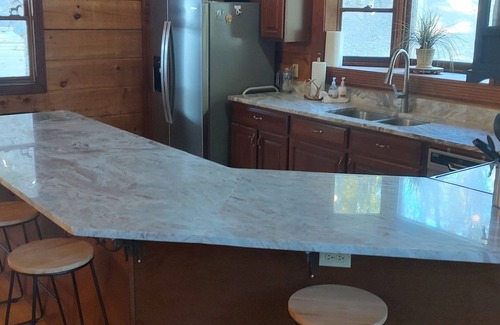 Townsend Cabin | Luxury Log Cabin adjoins GSMNP . Magnificent Views , Nature Lovers Paradise !