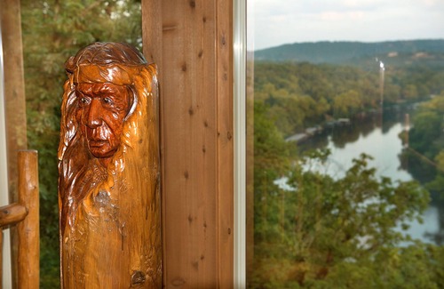 Hollister Cabin | Luxury Log Cabin with views of Lake Taneycomo and Branson Skyline