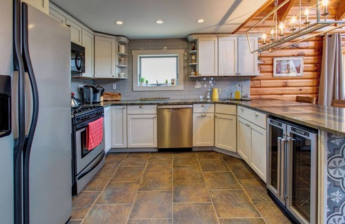 Roxbury House | Luxury Log With Spectacular Views, Fire Pit, Clawfoot Tub In The Master