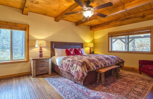Maggie Valley Cabin | Luxury, Maggie Valley log cabin, with views, in breathtaking Smoky Mountains