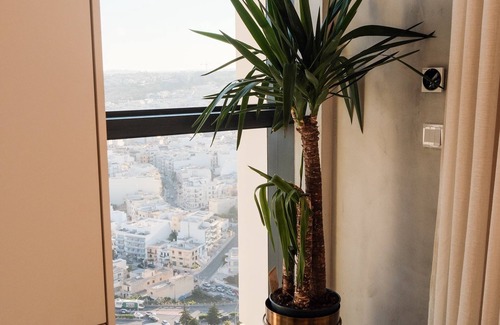 Bouvet Island Apartment | Luxury Mercury Towers 27F Skyline Rooftop & Indoor Pool Parking