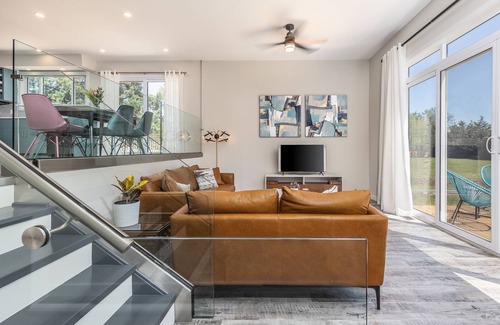 Bloomfield House | Luxury mid-century modern gem!