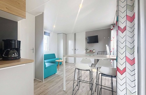 Jullouville-les-Pins House | Luxury Mobile-Home: 4 Guests, 2 Bedrooms, 200m from Beach, with Pool & Fitness Facilities