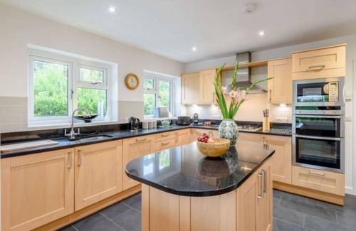 Braunton House | Luxury modern house on the edge of the Village, close to Beach and Golf-course.