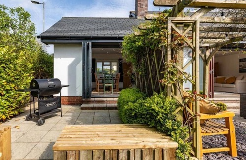 Braunton House | Luxury modern house on the edge of the Village, close to Beach and Golf-course.