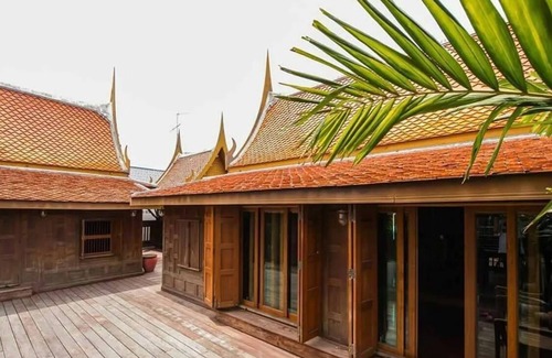 Na Kluea Villa | Luxury Modern Thai Style 5 Bedroom Pool Villa with WiFi and AC in Pattaya