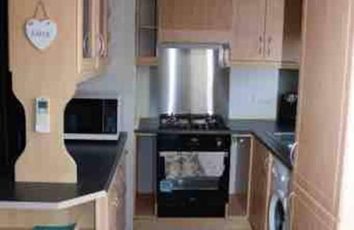 Wigginton Cabin | Luxury Moorhen Lodge & Hot Tub. 3 miles from York city centre! The best of both!