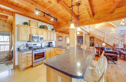 Waynesville Cabin | Luxury Mountain Cabin with Hot Tub & Pool Table!