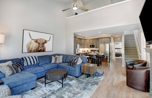 Rendezvous House | Luxury Mountain Cabin 77 I Private Hot Tub I Great Views I Best Price I Discounted Attractions