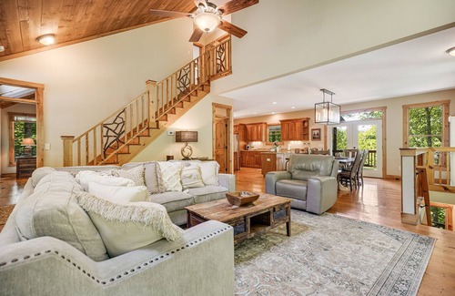 Sapphire Cabin | Luxury mountain home - lake, golf, tennis and more! Firewood included.