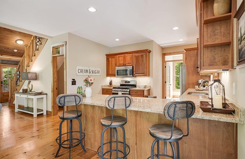 Sapphire Cabin | Luxury mountain home - lake, golf, tennis and more! Firewood included.