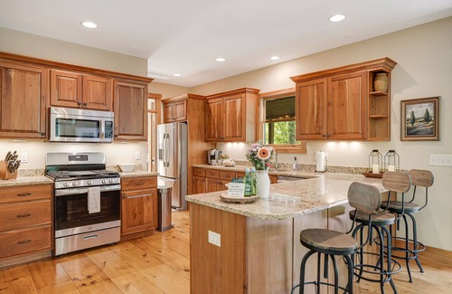 Sapphire Cabin | Luxury mountain home - lake, golf, tennis and more! Firewood included.