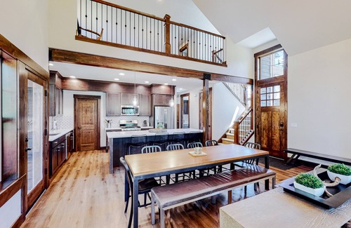 Cle Elum Cabin | Luxury mountain stay with hot tub, firepit, EV charger & game room