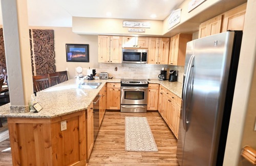 Breckenridge House | Luxury Mountain Thunder Ski-In/ski-Gondola out, walk to town, 1400 sqft townhome