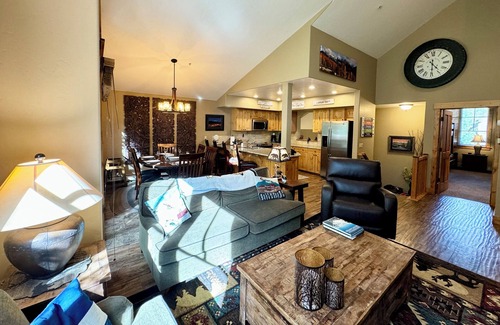 Breckenridge House | Luxury Mountain Thunder Ski-In/ski-Gondola out, walk to town, 1400 sqft townhome