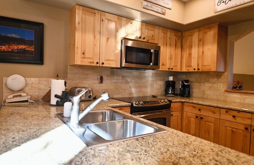 Breckenridge House | Luxury Mountain Thunder Ski-In/ski-Gondola out, walk to town, 1400 sqft townhome