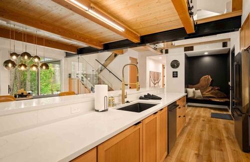 Government Camp House | Luxury Mt. Hood Retreat w/Swim Spa, 5BR w/en-suite Bathrooms, Game Loft, Ping Pong, Steps to River