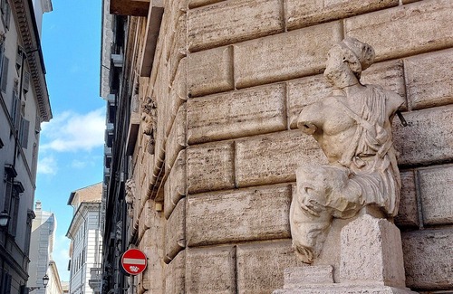 Rione VI Parione Apartment | Luxury Near Navona & Campo de’ Fiori – Stunning Views & Top Comfort!