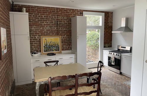 Faubourg Lafayette Cottage | Luxury Newly Renovated Carriage House in Lower Garden District