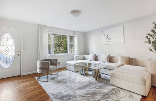 White Plains House | Luxury NY Retreat+Free Parking