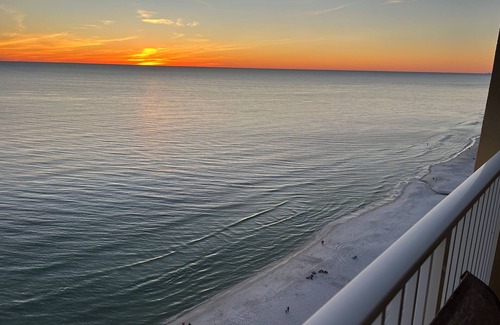 West Panama City Beach Condo | Luxury Ocean Front 22nd Floor. HUGE Balcony, Amazing Views. FREE Beach Service!