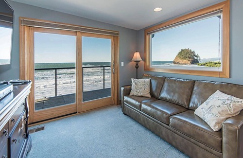 Neskowin House | Luxury Ocean Front. 9 Bdrm, 7 bth. 7400 sq/ft. Theater room, game rm, hot tub