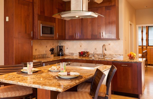 Honokowai Condo | Luxury OCEAN FRONT Truly 5 Star with A/C, 20' From The Water At Pikake. No fees