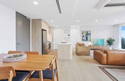Burleigh Heads Apartment | Luxury ocean view apartment across from Burleigh Beach!