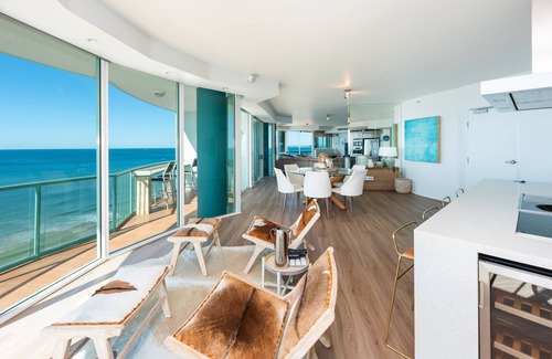 Main Beach Apartment | Luxury Oceanfront 3 Bedroom Platinum Sub-Penthouse