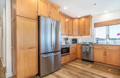 Eddyville Condo | Luxury Oceanfront Retreat – Elegance & Panoramic Views on the Oregon Coast