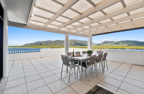 Cairns Central Business District Apartment | Luxury Oceanview Penthouse Cairns City