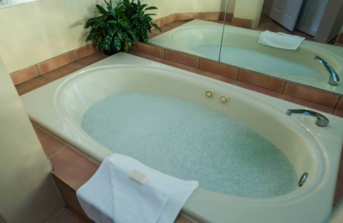 Weston Resort | Luxury one bedroom and one bathroom unit with full amenities