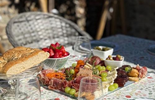 Bognor Regis Villa | Luxury pair of Georgian apartments, hot tub, sea views, sleeps 12