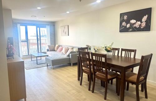 Auckland Central Business District Apartment | Luxury Penthouse 2 bd 2 bth 2 carparks Pool