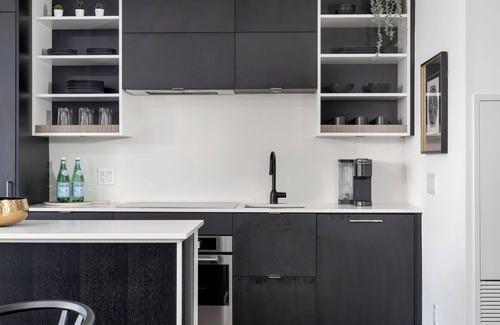 Bay Street Corridor Condo | Luxury Penthouse DT | 3 Beds | Outdoor Fire & BBQ
