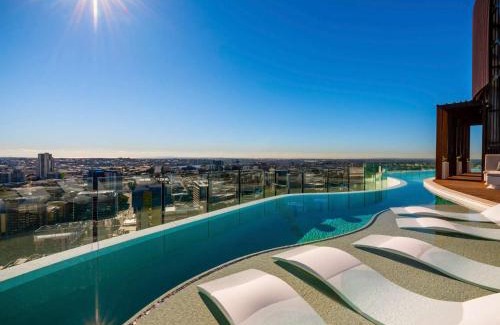 Fortitude Valley House | Luxury Peppers Infinity Pool Stylish with 2BD & 1C Park