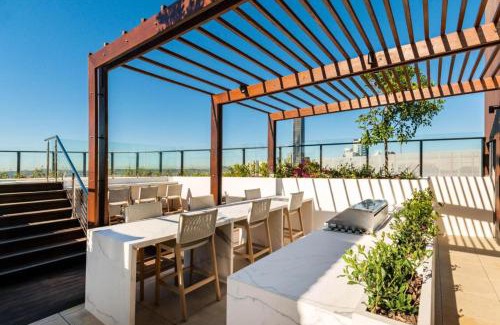 Fortitude Valley House | Luxury Peppers Infinity Pool Stylish with 2BD & 1C Park