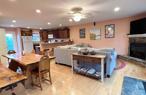 Bridgton House | Luxury Pleasant Mountain Townhouse across from Moose Pond