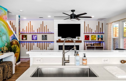 Montopolis House | Luxury Pool & Spa Oasis | 5mi to Downtown ATX