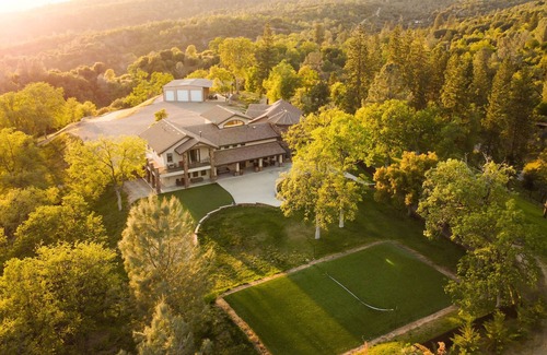 Oakhurst House | Luxury Property! Majestic Mountain Estate near Yosemite and Bass Lake