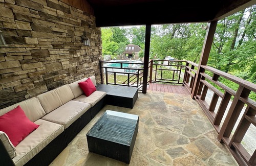 Hermitage House | Luxury Ranch on Kenny Rogers’ Former Estate – Pool, Trails, Animals & Firepit