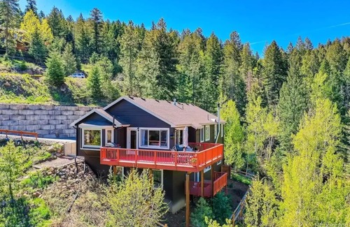 Pleasant Park Corridor House | Luxury Red Rocks w/Firepit, BBQ & NEW Hottub