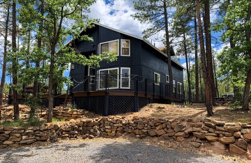 Show Low Cabin | Luxury Remote Cabin on the national forest, HUGE Game room, Hot Tub & more