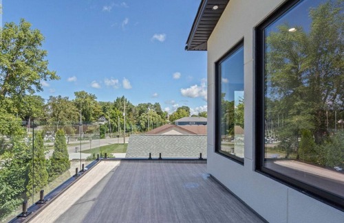 Grand Bend House | Luxury rental steps to the beach