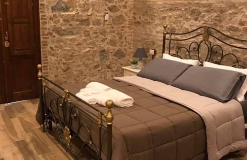 Soriano Calabro House | LUXURY RESIDENCE IN STONE IN THE CENTER.