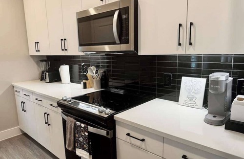 McNeil Apartment | Luxury Resort-Style Apt Pool