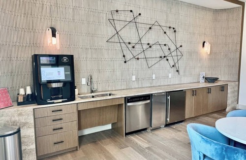 McNeil Apartment | Luxury Resort-Style Apt Pool