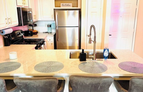 Houston Apartment | Luxury resort style, pool view, 1bedroom two bed stylish apartment.