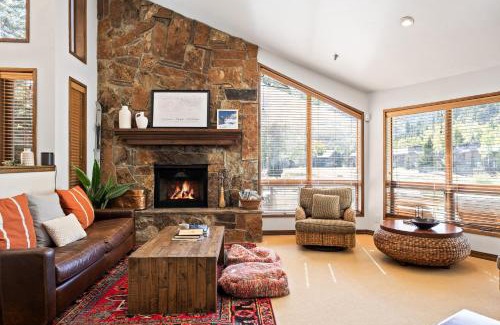Deer Valley Apartment | Luxury Retreat 3 min to Deer Valley, Ski Nearby! Gourmet Kitchen, Cozy Fireplace, Sleeps 10