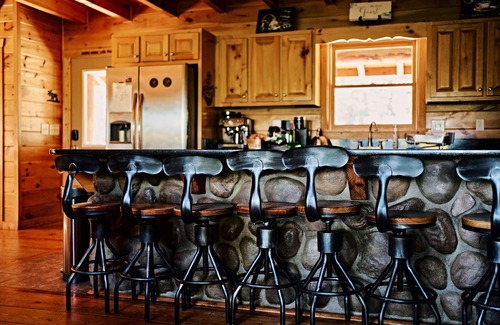 Ellijay Cabin | Luxury retreat/Hot tub/Carters Lake/Sleeps 22/Mountain view/firepit/pool table